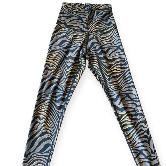 CHRLDR Zebra Print Leggings Black Gray Women’s Size M New Without Tags - Picture 3 of 5